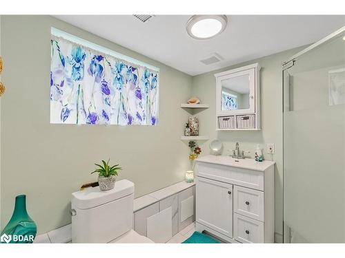 3421 Timberline Avenue, Severn Twp, ON - Indoor Photo Showing Bathroom