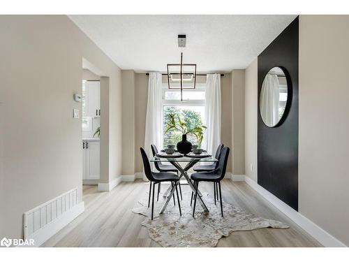 987 Garden Avenue, Innisfil, ON - Indoor Photo Showing Dining Room