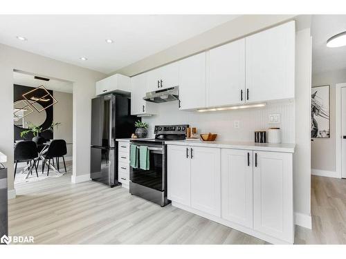 987 Garden Avenue, Innisfil, ON - Indoor Photo Showing Kitchen