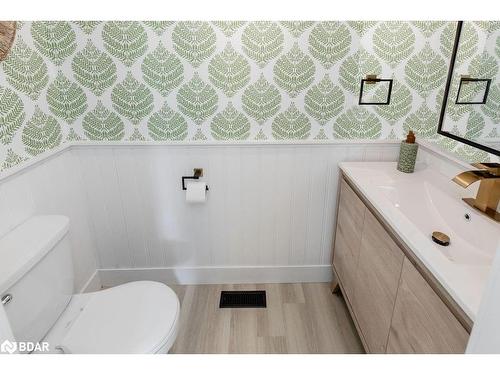 987 Garden Avenue, Innisfil, ON - Indoor Photo Showing Bathroom