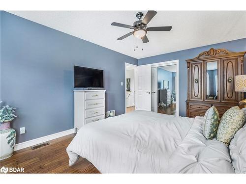 8 Dove Crescent, Barrie, ON - Indoor Photo Showing Bedroom