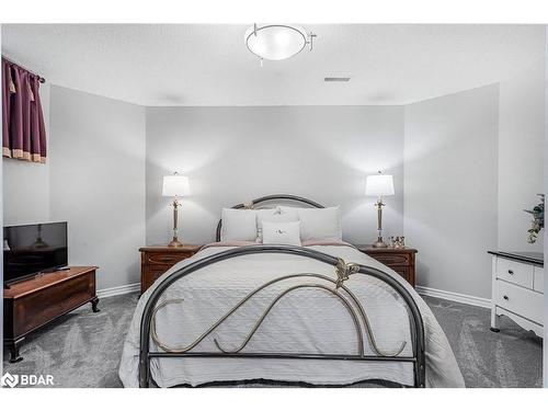 8 Dove Crescent, Barrie, ON - Indoor Photo Showing Bedroom