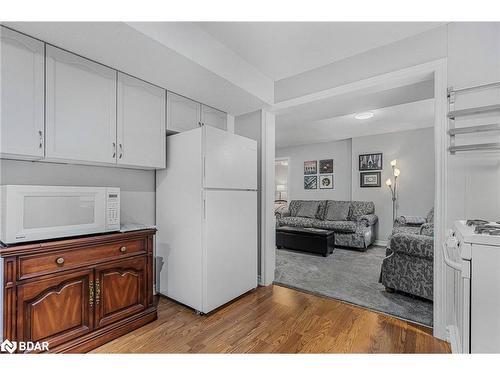 8 Dove Crescent, Barrie, ON - Indoor Photo Showing Kitchen