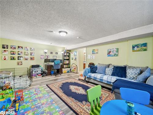 278 Anne Street N, Barrie, ON - Indoor Photo Showing Living Room