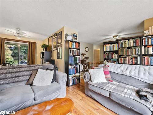 278 Anne Street N, Barrie, ON - Indoor Photo Showing Living Room