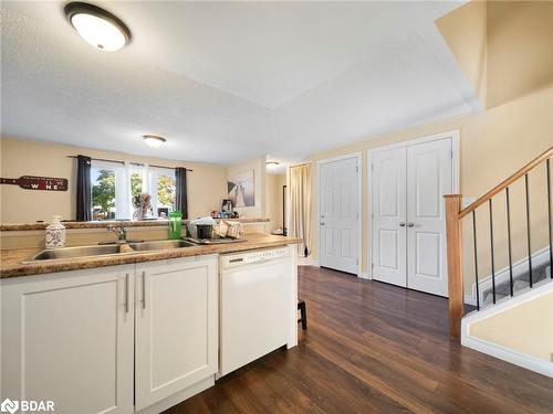 18 Ridgeway Avenue, Barrie, ON - Indoor Photo Showing Kitchen With Double Sink