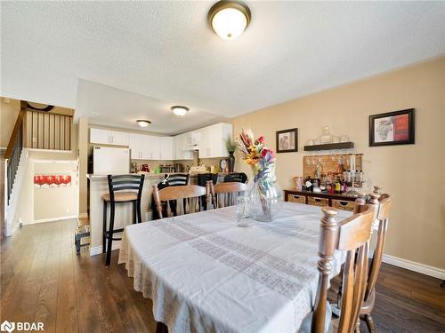 18 Ridgeway Avenue, Barrie, ON - Indoor Photo Showing Dining Room