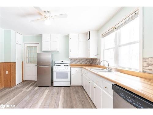 549 King Street, Midland, ON - Indoor Photo Showing Kitchen With Double Sink