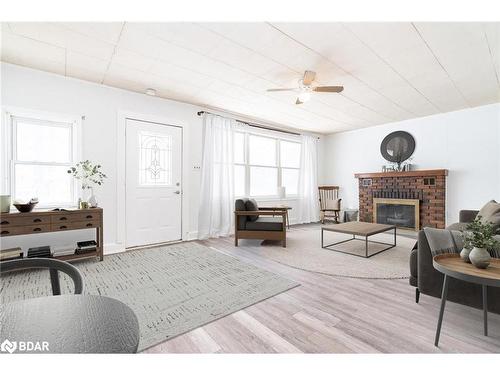 549 King Street, Midland, ON - Indoor Photo Showing Living Room With Fireplace