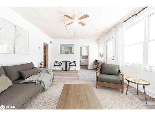 549 King Street, Midland, ON - Indoor Photo Showing Living Room