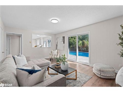 75 Marshall Street, Barrie, ON - Indoor Photo Showing Living Room