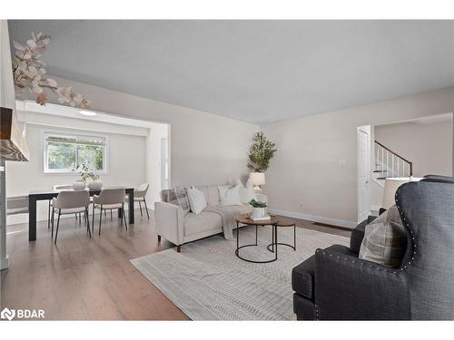 75 Marshall Street, Barrie, ON - Indoor Photo Showing Living Room