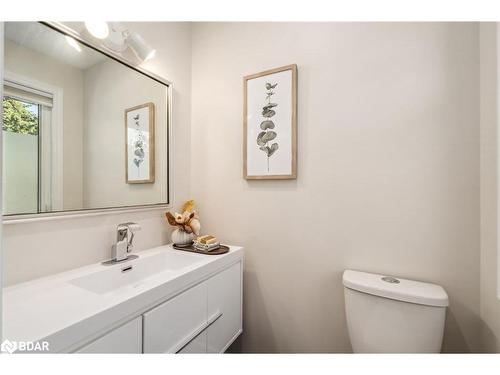 75 Marshall Street, Barrie, ON - Indoor Photo Showing Bathroom