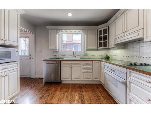 37 Culpepper Drive, Waterloo, ON - Indoor Photo Showing Kitchen With Upgraded Kitchen