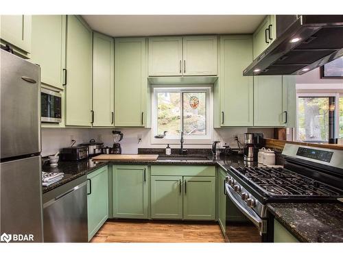 8098 Laidlaw Avenue, Washago, ON - Indoor Photo Showing Kitchen