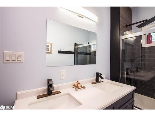 8098 Laidlaw Avenue, Washago, ON - Indoor Photo Showing Bathroom