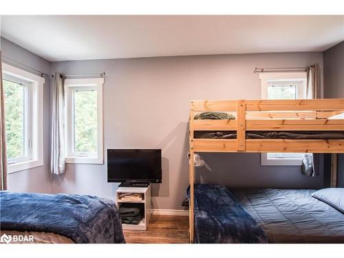 8098 Laidlaw Avenue, Washago, ON - Indoor Photo Showing Bedroom