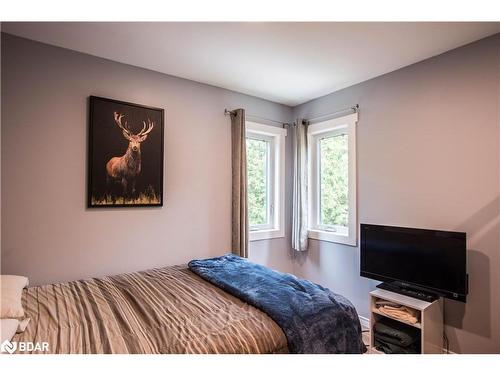 8098 Laidlaw Avenue, Washago, ON - Indoor Photo Showing Bedroom