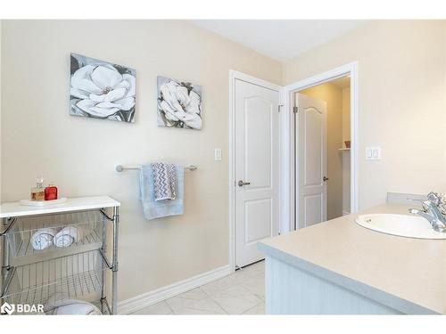 170 Stevenson Crescent, Bradford, ON - Indoor Photo Showing Bathroom