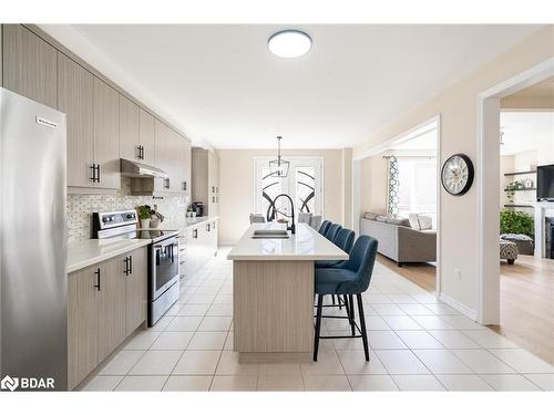 170 Stevenson Crescent, Bradford, ON - Indoor Photo Showing Kitchen