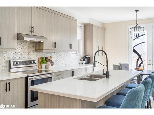 170 Stevenson Crescent, Bradford, ON - Indoor Photo Showing Kitchen With Double Sink With Upgraded Kitchen