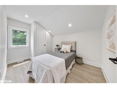 489 Sherbrooke Street, Peterborough, ON - Indoor Photo Showing Bedroom