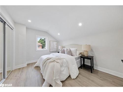 489 Sherbrooke Street, Peterborough, ON - Indoor Photo Showing Bedroom