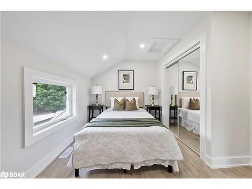 489 Sherbrooke Street, Peterborough, ON - Indoor Photo Showing Bedroom