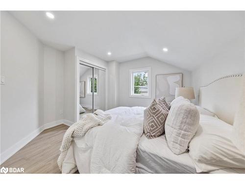 489 Sherbrooke Street, Peterborough, ON - Indoor Photo Showing Bedroom