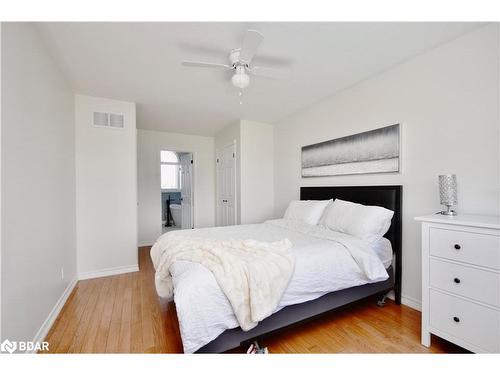 289 Pringle Drive, Barrie, ON - Indoor Photo Showing Bedroom