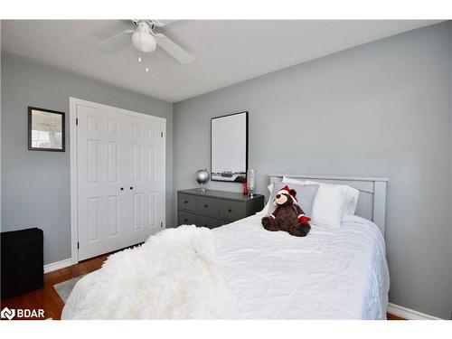 289 Pringle Drive, Barrie, ON - Indoor Photo Showing Bedroom