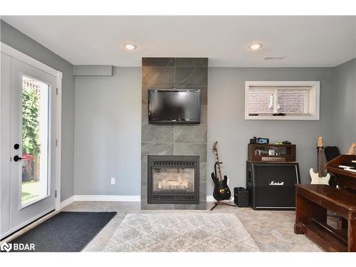 289 Pringle Drive, Barrie, ON - Indoor Photo Showing Living Room With Fireplace