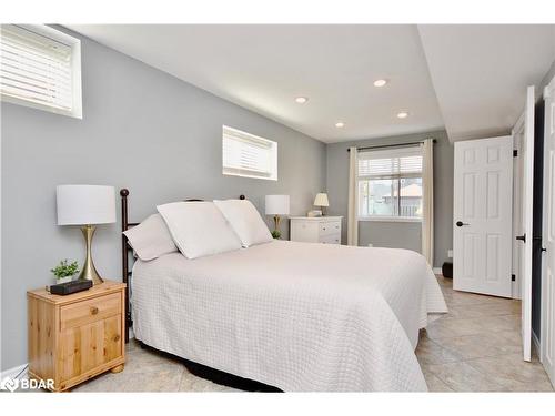 289 Pringle Drive, Barrie, ON - Indoor Photo Showing Bedroom