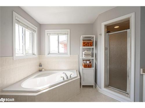 19 Serena Lane, Barrie, ON - Indoor Photo Showing Bathroom