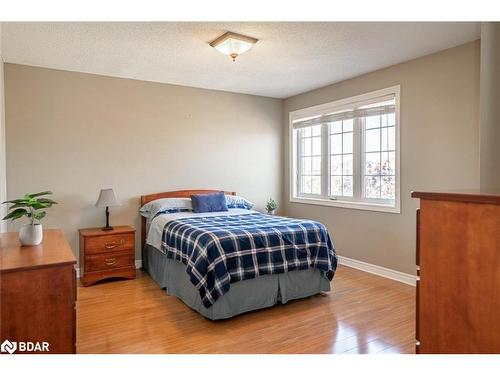 19 Serena Lane, Barrie, ON - Indoor Photo Showing Bedroom