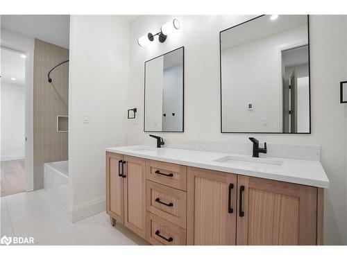 46 Tyndale Road, Barrie, ON - Indoor Photo Showing Bathroom