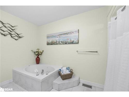 5 Kenwell Court, Wasaga Beach, ON - Indoor Photo Showing Bathroom