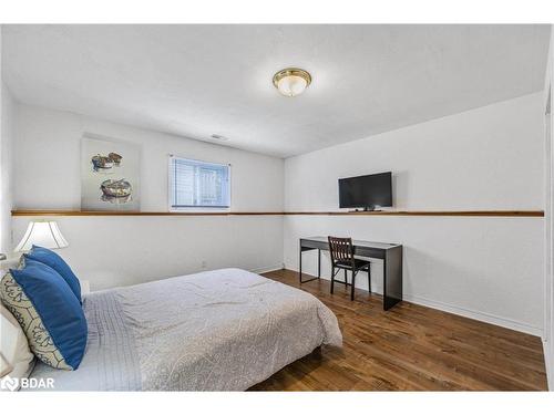 5 Kenwell Court, Wasaga Beach, ON - Indoor Photo Showing Bedroom