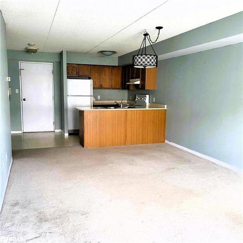 203-107 Bond Street, Orillia, ON - Indoor Photo Showing Kitchen