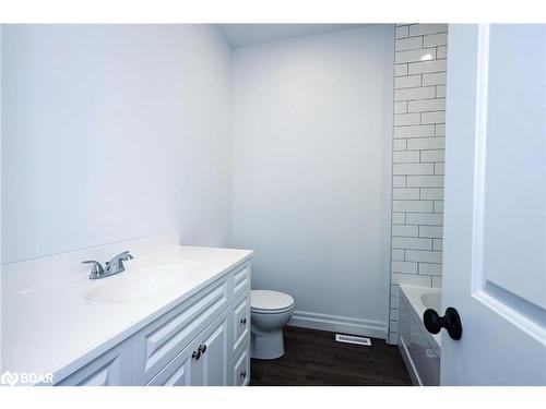 231 Waterloo Street, London, ON - Indoor Photo Showing Bathroom