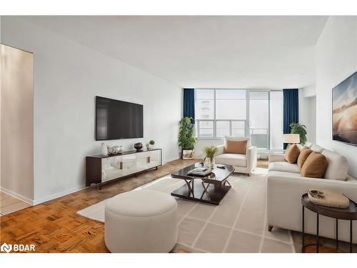 1210-15 Vicora Linkway, Toronto, ON - Indoor Photo Showing Living Room