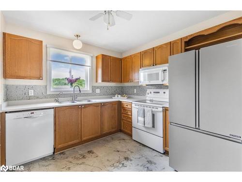 49 Wallwins Way, Barrie, ON - Indoor Photo Showing Kitchen