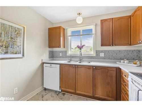 49 Wallwins Way, Barrie, ON - Indoor Photo Showing Kitchen With Double Sink