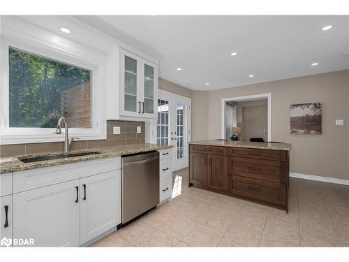 11 Hawkins Drive, Barrie, ON - Indoor Photo Showing Kitchen