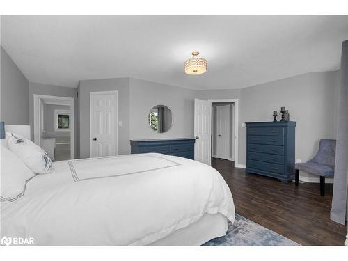 11 Hawkins Drive, Barrie, ON - Indoor Photo Showing Bedroom