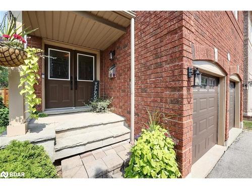 1205 Barnswallow Court, Peel, ON - Outdoor