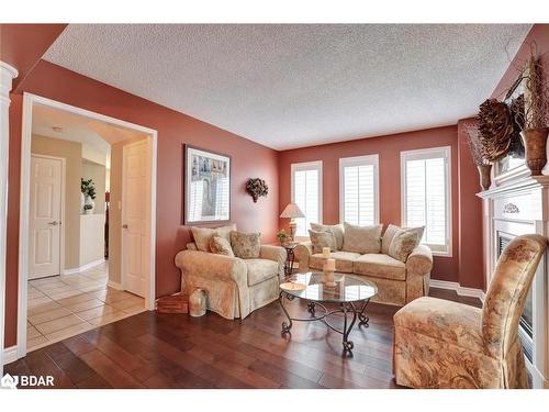 1205 Barnswallow Court, Peel, ON - Indoor Photo Showing Living Room