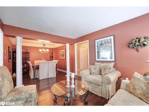 1205 Barnswallow Court, Peel, ON - Indoor Photo Showing Living Room