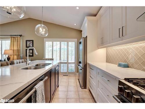 1205 Barnswallow Court, Peel, ON - Indoor Photo Showing Kitchen With Double Sink With Upgraded Kitchen