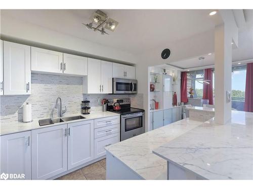 606-2301 Derry Road W, Mississauga, ON - Indoor Photo Showing Kitchen